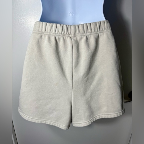 SKIMS Cotton Fleece Shorts in Stone. Size L. - Picture 4 of 11